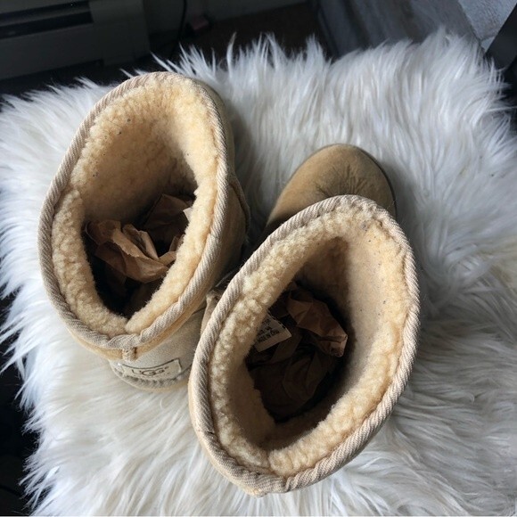 Ugg size 6 womens classic short beige taupe boots - Picture 5 of 10